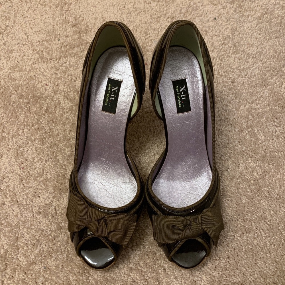 X - it San Francisco peep toe heels brown size 8